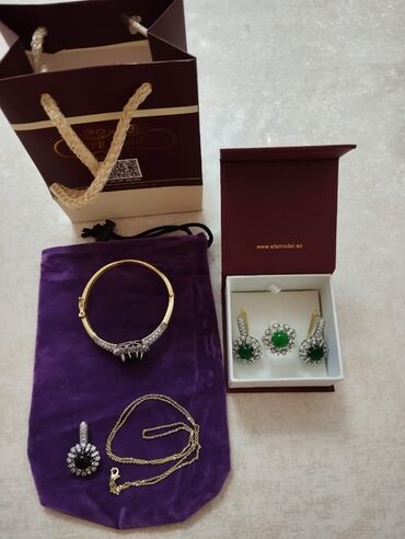 Zərgərlik dəstləri: Zərgərlik dəsti – EFE Model Jewellery Tərkib: - Qızılı rəngli sərt — 8