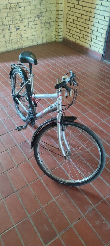 i farke: Bicikl, gradski, ispravan. Lično preuzimanje u Novom Sadu