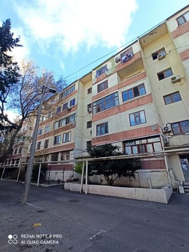 memar ecemide 1 otaqli kiraye evler: Bakı, 4-cü mikrorayon, 3 otaqlı, Köhnə tikili, m. Memar Əcəmi, 70 kv. m