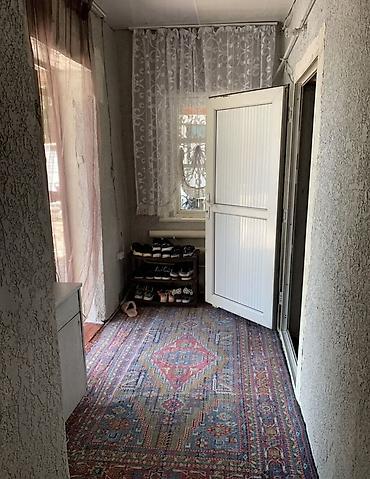 Продажа коттеджей и домов: ПРОДАЕТСЯ ДОМ . Барачного типа. Район базара возле милиции. Вода в — 6