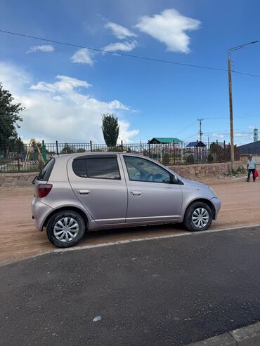 маленькая машина: Toyota Vitz: 2000 г., 1 л, Автомат, Бензин, Хэтчбэк