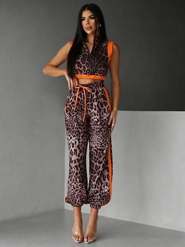 pantalone mona: Damski komplet – prsluk top i pantalone sa animal printom
1900 din — 10