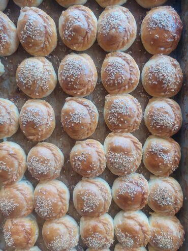 Выпечка, хлебобулочные изделия: Ароматные домашние булочки, приготовленные из мягкого теста, с нежной — 17