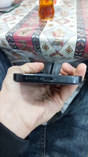 Apple iPhone: IPhone 16 Pro, Qara, Face ID — 10