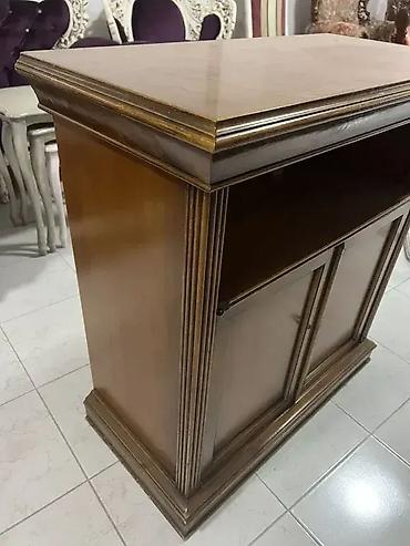lenjivac sid: Stilska komoda Komoda je u dobrom stanju. 🌟 Dimenzije: Širina: 82 — 5