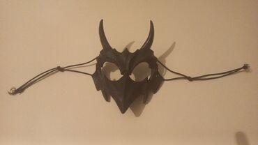 kömürlü maska: Yenidir, maraqlı dünyası olanlar üçün əladır. Metrolara çatdırılma