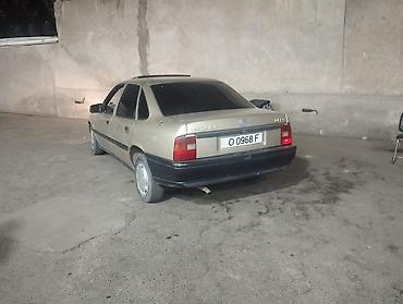 sprinter 4 4: Opel Vectra: 1992 г., 1.8 л, Механика, Бензин, Седан — 2