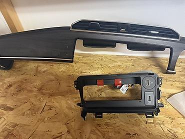 Панель центральной консоли с воздуховодом и модулем USB для