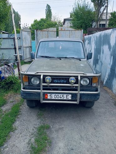 Продажа авто: Isuzu : 1989 г., 2.6 л, Механика, Бензин, Внедорожник
