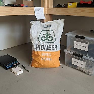 продаю ферму: Кукуруза в початках (гибридная, бренд Pioneer Seed Corn) - Вид — 1