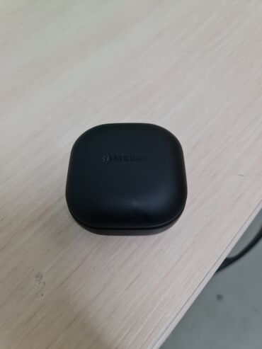 Mobil telefonlar üçün digər aksesuarlar: Galaxy buds 2 pro qabı satılır.içini itirmişəm.ola bilər kimsə də