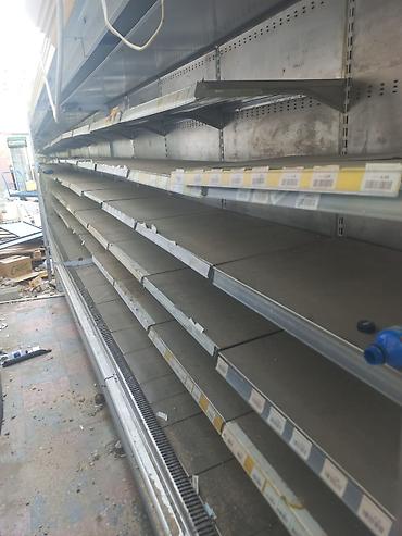 vitrin panel: Mağaza üçün sənaye tipli soyuducu vitrinin (refrigerated display case) — 2