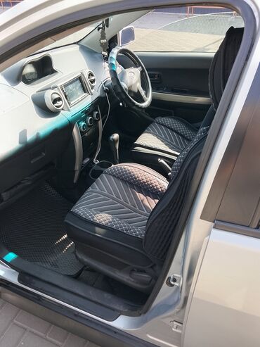 истеп машина: Toyota ist: 2002 г., 1.3 л, Автомат, Бензин, Хетчбек