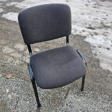 Стулья, табуреты: Продаю офисные стулья