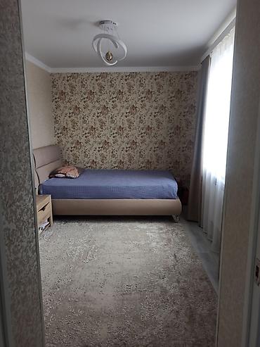 Продажа коттеджей и домов: 🏡 **СРОЧНО ПРОДАЁТСЯ ДОМ** 📍 Район: Кызыл-Аскер 🏠 Комнаты: 5 📐 — 17