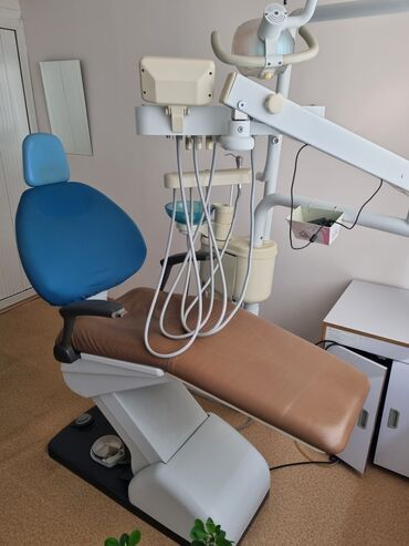 Медицинское оборудование: Продаю стоматологическую установку б/у в рабочем состоянии