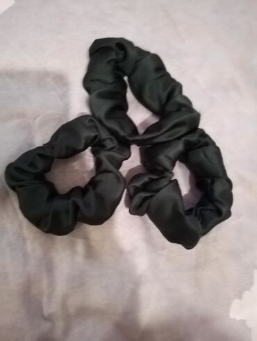 prsluci od vestackog krzna: Hair tie, Handmade, color - Black