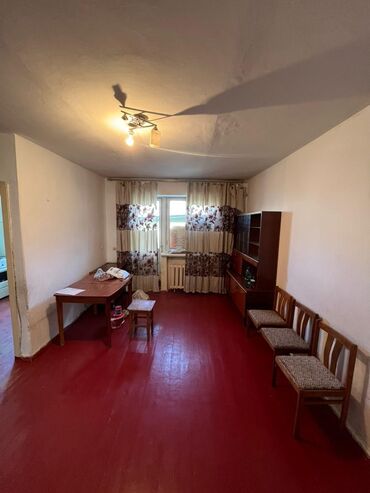 пол дома: 2 комнаты, 43 м², Хрущевка, 4 этаж, Старый ремонт