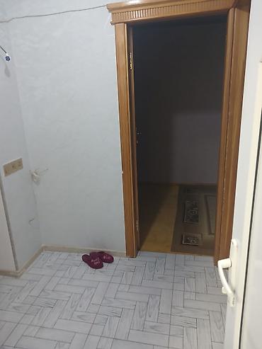 oglanlara kiraye evler: 2 OTAQLI MƏNZİL - Geniş işıqlı zal, tavanında dekorativ çilçıraq — 7