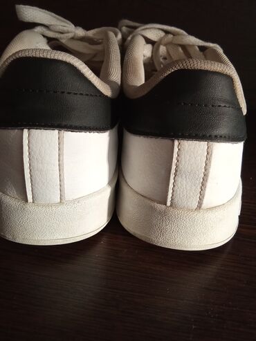 Patike: Adidas, 38.5, bоја - Bela — 2