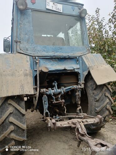 Traktorlar: Mavi rəngli təkərli kənd təsərrüfatı traktoru - Universal kabinəli — 7