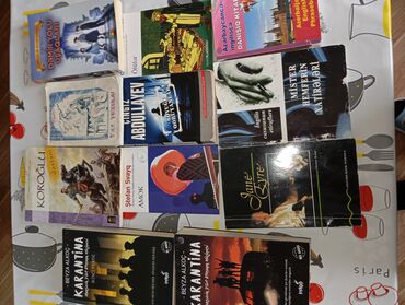 bir qadin 79: Bütün kitablar hamsi bir yerdə