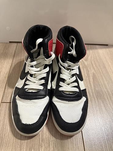высокие кеды: Кроссовки, 37, Nike, Б/у, цвет - Белый, Самовывоз — 1