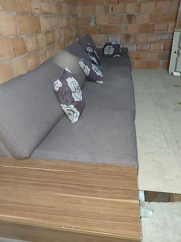 мейрама подушка: Uzun künc divanı – taxta sandıq moduluyla - Model: düz, çoxoturacaqlı — 3