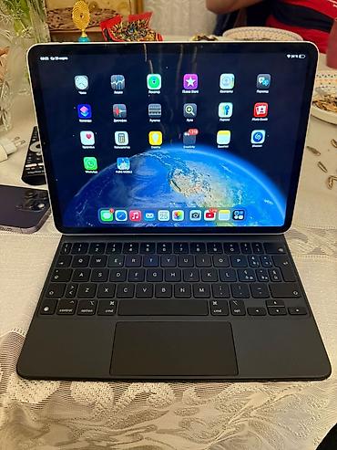 Apple iPad: Apple iPad Pro + Magic Keyboard - Model: iPad Pro (USB‑C/Thunderbolt — 4