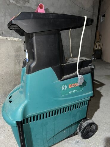 ağaç kesen makineler: Bosch AXT 25 D bağ-qırıntı üyüdən (şredder) - Elektriklə işləyən