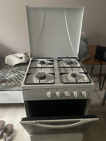 Кухонные плиты и варочные поверхности: Плита газовая Indesit, напольная. - 4 газовые конфорки разного — 1