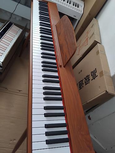 Uşaq dünyası: Elektro Pianino Qəhvəyi rəngli 88 klaviş tam oktava Pianino səslidir 4 — 6