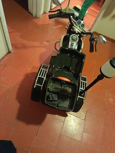 Uşaq üçün elektrik maşınları: Uşaq üçün elektrikli üçtəkərli motosiklet - Klassik kreyser üslubunda — 3