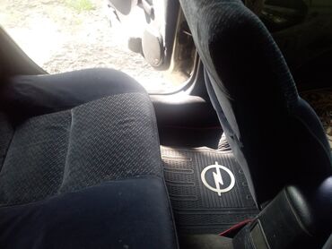 Opel: Opel Vectra: 1.6 l | 1996 il 390 km Sedan — 4