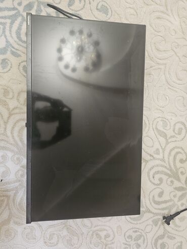 Toshiba brendindən olan bu qara rəngli monitor istifadə belə
