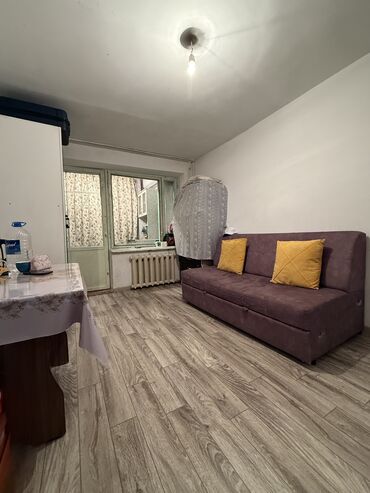 продоется 2 комнатная квартира: 1 комната, 17 м², Общежитие и гостиничного типа, 3 этаж, Косметический ремонт