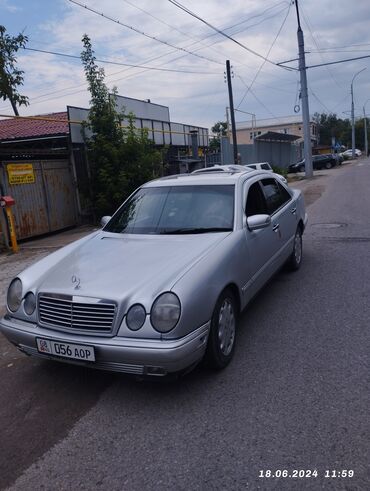авто с российским номером: Mercedes-Benz E 320: 1996 г., 3.2 л, Автомат, Газ, Седан