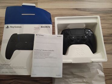 PS2 & PS1 (Sony PlayStation 2 & 1): Sony PlayStation DualSense simsiz nəzarətçi. Bu nəzarətçi qara