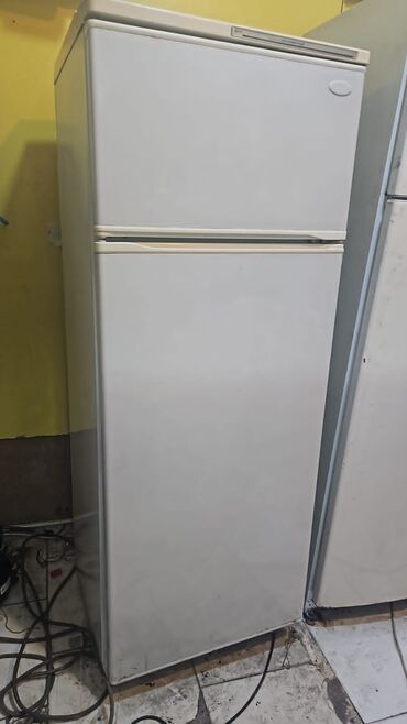 Mətbəxiniz üçün ideal seçim olan ikiqapılı soyuducu. Üst hissədə