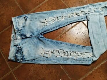 ljubičaste pantalone: Pantalone S vel 3 kom 200din