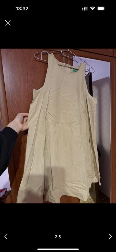 yun jaketlər: S/M/L olcu Bej rəngdə, qolsuz, United Colors of Benetton markalı yay
