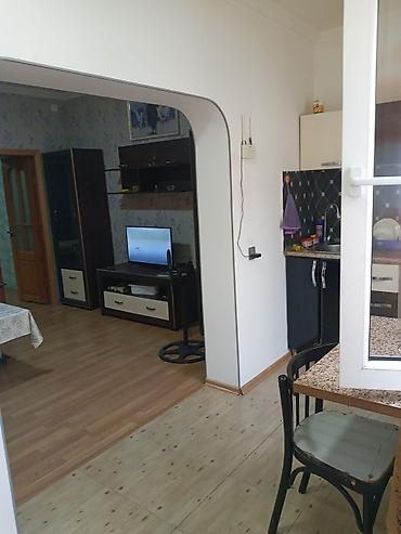 kirayə ev elmlər: 1 otaqlı mənzil – mebellə Plan: studiya tipli zal və açıq mətbəx — 3