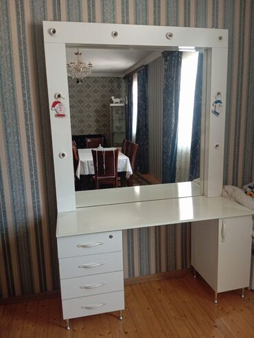 Məişət kimyəvi maddələri: Salon, tibbi mebel dəsti
