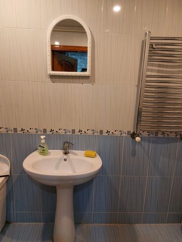 Uzunmüddətli kirayə mənzillər: Ev yeni təmirlidir. İstilik sistemi kombi var. Yasayis ucun butun — 13