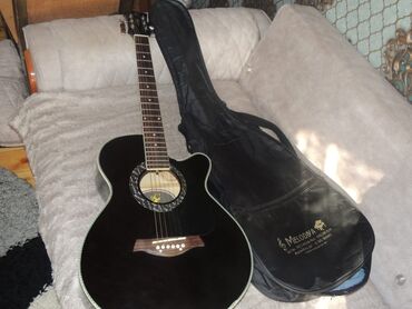 Pianolar: Akustik gitaralar