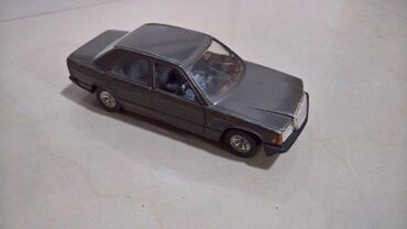 Figurice i makete: Burago Mercedes 190 e 1 prema 25Wely Taxy — 3