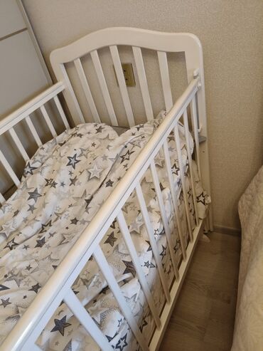 dosekler: Для девочки и мальчика, Четырехугольная, Колыбель, С матрасом, С механизмом качания