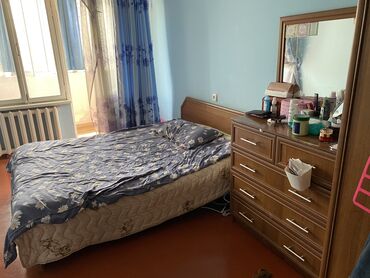Двуспальные кровати: Двуспальная кровать, Б/у, С матрасом, ЛДСП, длина - 200 см