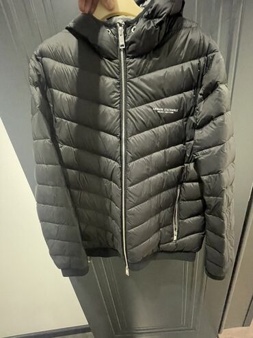 qaqa geyimi: Armani Exchange kişi qış gödəkçəsi orginaldir. Ax bakudan 500 manata