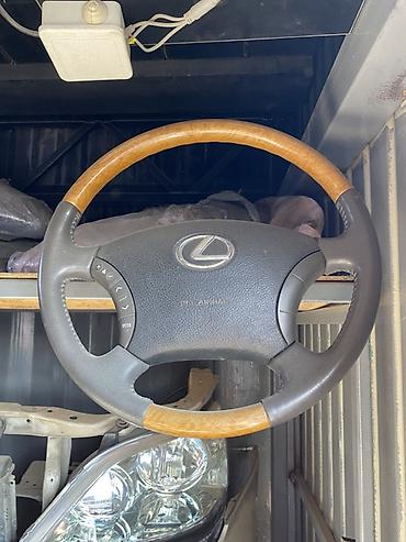 Рулевое колесо Lexus с декоративными вставками под дерево